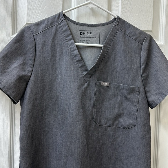 FIGS Catarina One-Pocket Scrub Top *Graphite - Picture 6 of 12